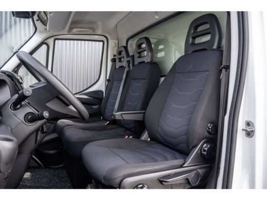 Iveco Daily 35C15 3.0L | Bakwagen met laadklep | Camera | CarPlay | Climate | Cruise | Euro 6 ActivLease financial lease