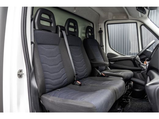 Iveco Daily 35C15 3.0L | Bakwagen met laadklep | Camera | CarPlay | Climate | Cruise | Euro 6 ActivLease financial lease
