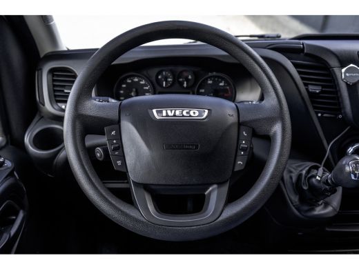 Iveco Daily 35C15 3.0L | Bakwagen met laadklep | Camera | CarPlay | Climate | Cruise | Euro 6 ActivLease financial lease
