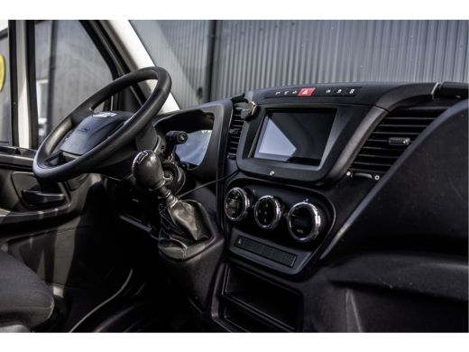 Iveco Daily 35C15 3.0L | Bakwagen met laadklep | Camera | CarPlay | Climate | Cruise | Euro 6 ActivLease financial lease