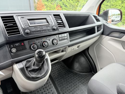 Volkswagen Transporter 2.0 TDI / L2H1 / DUBBELE CABINE / 1e EIG. / TREKHAAK / AIRCO / CRUISE / SIDEBARS ActivLease financial lease