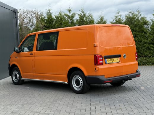 Volkswagen Transporter 2.0 TDI / L2H1 / DUBBELE CABINE / 1e EIG. / TREKHAAK / AIRCO / CRUISE / SIDEBARS ActivLease financial lease