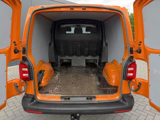 Volkswagen Transporter 2.0 TDI / L2H1 / DUBBELE CABINE / 1e EIG. / TREKHAAK / AIRCO / CRUISE / SIDEBARS ActivLease financial lease