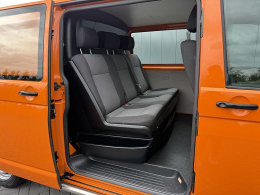 Volkswagen Transporter 2.0 TDI / L2H1 / DUBBELE CABINE / 1e EIG. / TREKHAAK / AIRCO / CRUISE / SIDEBARS ActivLease financial lease