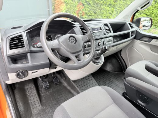 Volkswagen Transporter 2.0 TDI / L2H1 / DUBBELE CABINE / 1e EIG. / TREKHAAK / AIRCO / CRUISE / SIDEBARS ActivLease financial lease