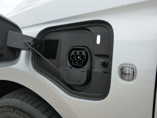 Ford Tourneo Connect 1.5 PHEV Titanium 7 Persoons | 100km Elektrisch Rijbereik | 1400kg Trekgewicht ActivLease financial lease