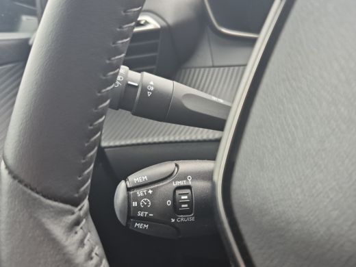 Peugeot 208 1.2 PureTech 100 Allure | Achteruitrijcamera | Connected services | LED achterlichten ActivLease financial lease