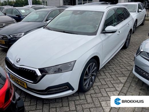 Skoda Octavia Combi 1.5 TSI First Edition 150pk Head up display | Navigatie | App connect | Dodehoekdetectie | ...
