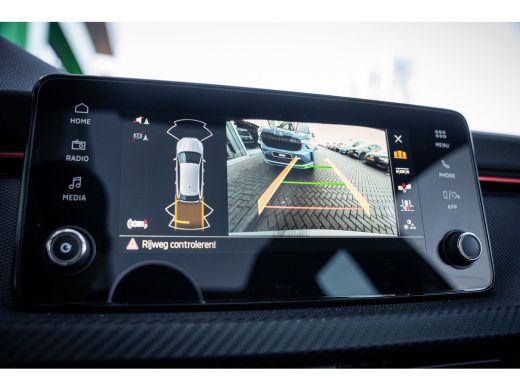 Skoda Scala Monte Carlo | Achteruitrijcamera | Chromen raamlijsten | Cruise control met speedlimiter ActivLease financial lease