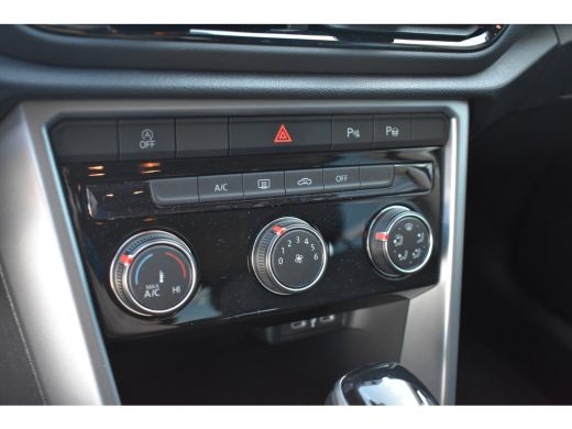 Volkswagen T-Roc 1.5 TSI 150PK DSG-7 Life Edition | ADAPT. CRUISE | APP CONNECT | CAMERA | AIRCO | 18 INCH ActivLease financial lease