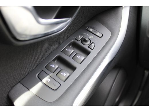 Volvo  V40 T3 Momentum | Standkachel | Stoelverwarming | Cruise Control | High Performance Audio | Parkassist | ActivLease financial lease
