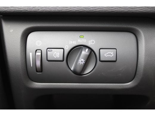 Volvo  V40 T3 Momentum | Standkachel | Stoelverwarming | Cruise Control | High Performance Audio | Parkassist | ActivLease financial lease