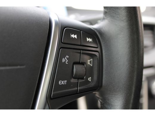 Volvo  V40 T3 Momentum | Standkachel | Stoelverwarming | Cruise Control | High Performance Audio | Parkassist | ActivLease financial lease