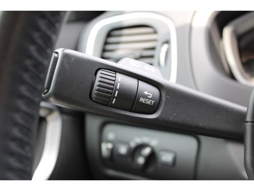 Volvo  V40 T3 Momentum | Standkachel | Stoelverwarming | Cruise Control | High Performance Audio | Parkassist | ActivLease financial lease