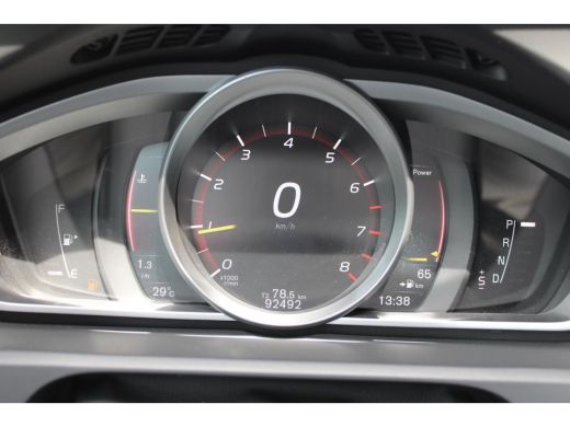 Volvo  V40 T3 Momentum | Standkachel | Stoelverwarming | Cruise Control | High Performance Audio | Parkassist | ActivLease financial lease