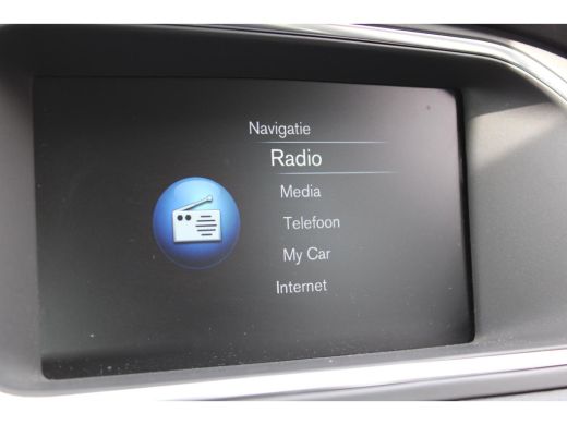 Volvo  V40 T3 Momentum | Standkachel | Stoelverwarming | Cruise Control | High Performance Audio | Parkassist | ActivLease financial lease