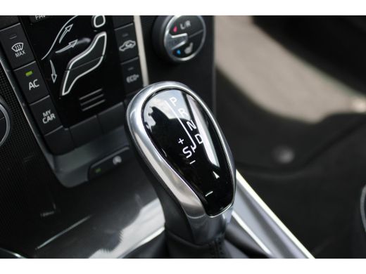Volvo  V40 T3 Momentum | Standkachel | Stoelverwarming | Cruise Control | High Performance Audio | Parkassist | ActivLease financial lease