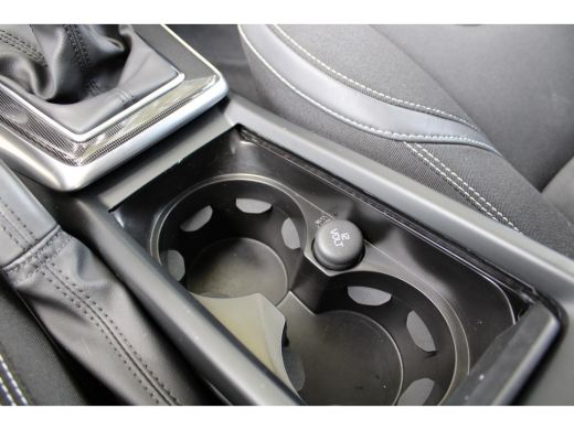 Volvo  V40 T3 Momentum | Standkachel | Stoelverwarming | Cruise Control | High Performance Audio | Parkassist | ActivLease financial lease