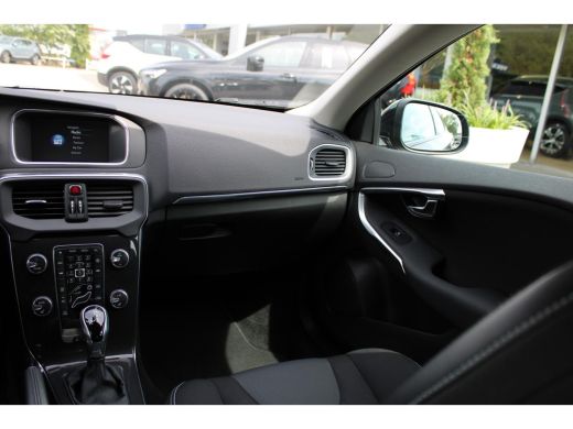 Volvo  V40 T3 Momentum | Standkachel | Stoelverwarming | Cruise Control | High Performance Audio | Parkassist | ActivLease financial lease