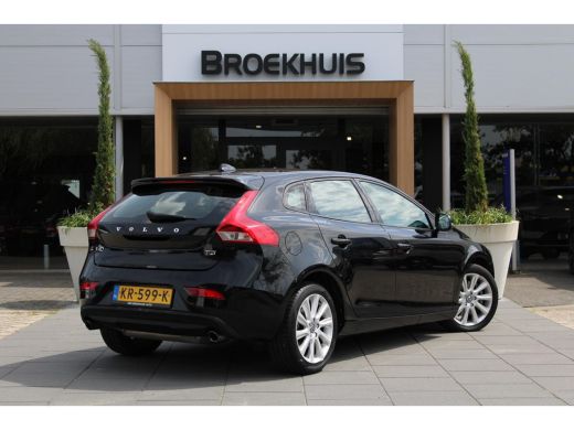 Volvo  V40 T3 Momentum | Standkachel | Stoelverwarming | Cruise Control | High Performance Audio | Parkassist | ActivLease financial lease