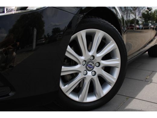 Volvo  V40 T3 Momentum | Standkachel | Stoelverwarming | Cruise Control | High Performance Audio | Parkassist | ActivLease financial lease