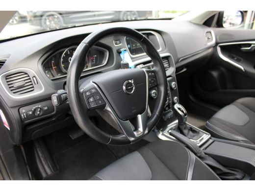 Volvo  V40 T3 Momentum | Standkachel | Stoelverwarming | Cruise Control | High Performance Audio | Parkassist | ActivLease financial lease