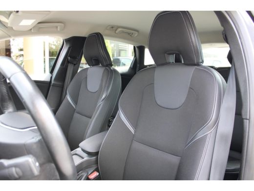Volvo  V40 T3 Momentum | Standkachel | Stoelverwarming | Cruise Control | High Performance Audio | Parkassist | ActivLease financial lease