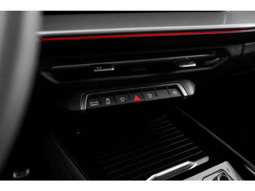 Audi Q3 S edition | Adaptive cruise control | Audi sound system | Cruise control ActivLease financial lease