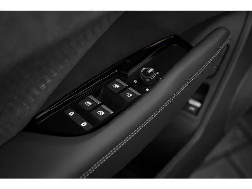 Audi Q3 S edition | Adaptive cruise control | Audi sound system | Cruise control ActivLease financial lease