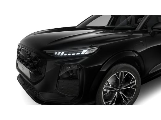 Audi Q3 S edition | 3-zone airconditioning | Adaptive cruise control | Audi sound system ActivLease financial lease