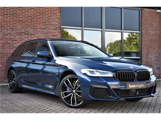 BMW 5 Serie Touring 530e xDrive M-Sport Pano ACC Comf-seat Trekh 360 H/K 20inch ActivLease financial lease
