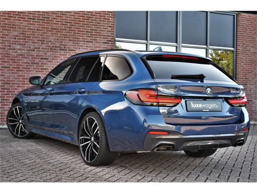 BMW 5 Serie Touring 530e xDrive M-Sport Pano ACC Comf-seat Trekh 360 H/K 20inch ActivLease financial lease