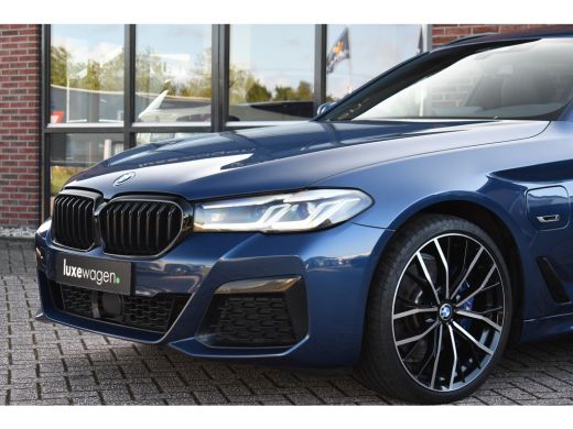 BMW 5 Serie Touring 530e xDrive M-Sport Pano ACC Comf-seat Trekh 360 H/K 20inch ActivLease financial lease