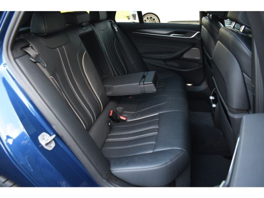 BMW 5 Serie Touring 530e xDrive M-Sport Pano ACC Comf-seat Trekh 360 H/K 20inch ActivLease financial lease