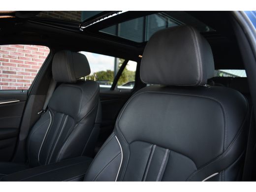 BMW 5 Serie Touring 530e xDrive M-Sport Pano ACC Comf-seat Trekh 360 H/K 20inch ActivLease financial lease
