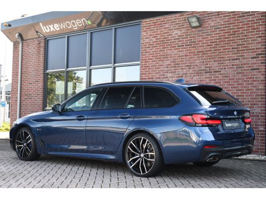 BMW 5 Serie Touring 530e xDrive M-Sport Pano ACC Comf-seat Trekh 360 H/K 20inch ActivLease financial lease