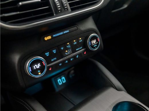 Ford Focus 1.0 EcoBoost Titanium X Business Automaat (VIRTUAL COCKPIT, APPLE CARPLAY, STUUR/STOELVERWARMING,... ActivLease financial lease