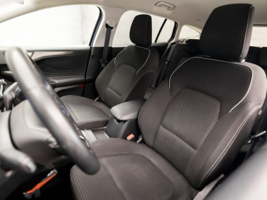 Ford Focus 1.0 EcoBoost Titanium X Business Automaat (VIRTUAL COCKPIT, APPLE CARPLAY, STUUR/STOELVERWARMING,... ActivLease financial lease