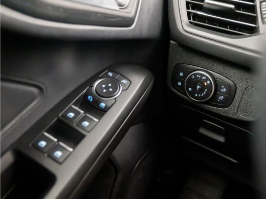 Ford Focus 1.5 EcoBoost ST Line Sport 150Pk Automaat (APPLE CARPLAY, GROOT NAVI, STUUR/STOELVERWARMING, GETI... ActivLease financial lease