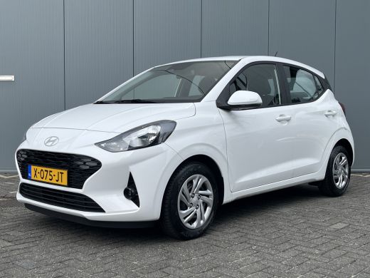 Hyundai i10 1.0 67pk Comfort | LED | Airco | Carplay | Navigatie | Bluetooth | Cruisecontrol | 1e Eigenaar Hyundai i10 1.0 67pk Comfort | LED | Airco | Carplay | Navigatie | Bluetooth | Cruisecontrol | 1e Eigenaar
