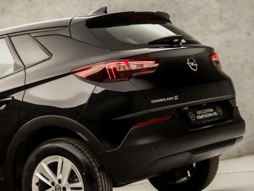 Opel Grandland X 1.2 Turbo Sport Automaat (APPLE CARPLAY, GROOT NAVI, LANE ASSIST, SPORTSTOELEN, CRUISE, PARKEERSE... ActivLease financial lease