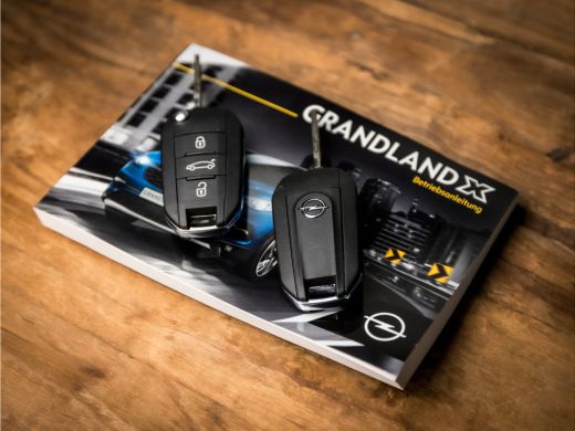 Opel Grandland X 1.2 Turbo Sport Automaat (APPLE CARPLAY, GROOT NAVI, LANE ASSIST, SPORTSTOELEN, CRUISE, PARKEERSE... ActivLease financial lease