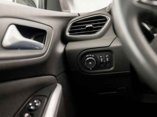 Opel Grandland X 1.2 Turbo Sport Automaat (APPLE CARPLAY, GROOT NAVI, LANE ASSIST, SPORTSTOELEN, CRUISE, PARKEERSE... ActivLease financial lease