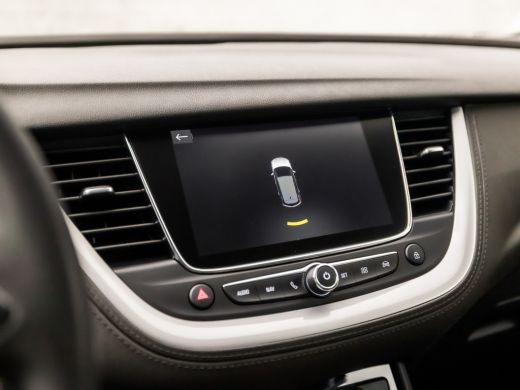 Opel Grandland X 1.2 Turbo Sport Automaat (APPLE CARPLAY, GROOT NAVI, LANE ASSIST, SPORTSTOELEN, CRUISE, PARKEERSE... ActivLease financial lease