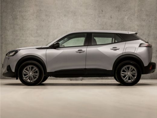Peugeot 2008 1.2 PureTech Allure Sport Automaat (APPLE CARPLAY, GROOT NAVI, LANE ASSIST, SPORTSTOELEN, PARKEER... ActivLease financial lease