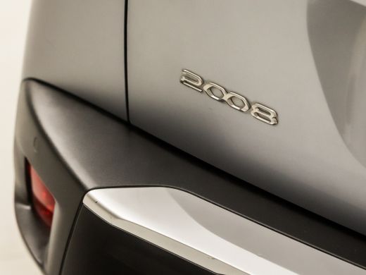 Peugeot 2008 1.2 PureTech Allure Sport Automaat (APPLE CARPLAY, GROOT NAVI, LANE ASSIST, SPORTSTOELEN, PARKEER... ActivLease financial lease
