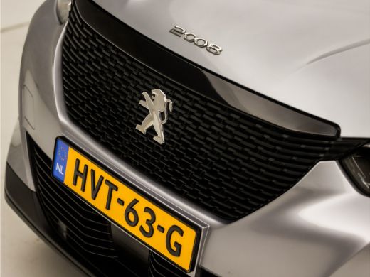 Peugeot 2008 1.2 PureTech Allure Sport Automaat (APPLE CARPLAY, GROOT NAVI, LANE ASSIST, SPORTSTOELEN, PARKEER... ActivLease financial lease