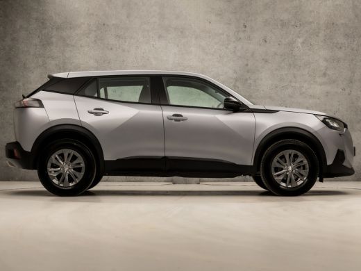 Peugeot 2008 1.2 PureTech Allure Sport Automaat (APPLE CARPLAY, GROOT NAVI, LANE ASSIST, SPORTSTOELEN, PARKEER... ActivLease financial lease