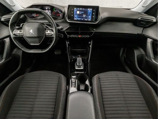 Peugeot 2008 1.2 PureTech Allure Sport Automaat (APPLE CARPLAY, GROOT NAVI, LANE ASSIST, SPORTSTOELEN, PARKEER... ActivLease financial lease