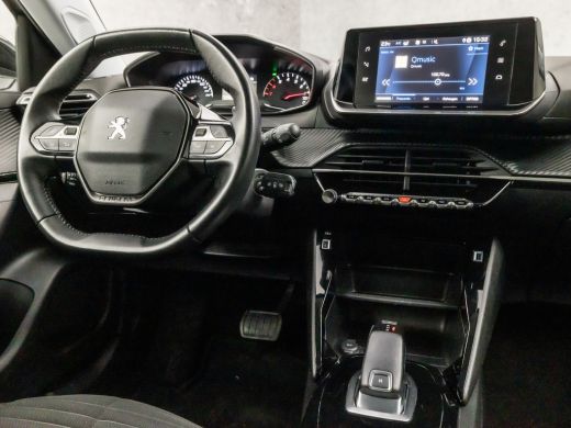 Peugeot 2008 1.2 PureTech Allure Sport Automaat (APPLE CARPLAY, GROOT NAVI, LANE ASSIST, SPORTSTOELEN, PARKEER... ActivLease financial lease